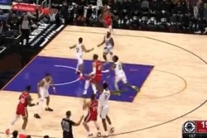 外線開火！博格丹晃開防守 橫移加長三分洞穿籃心