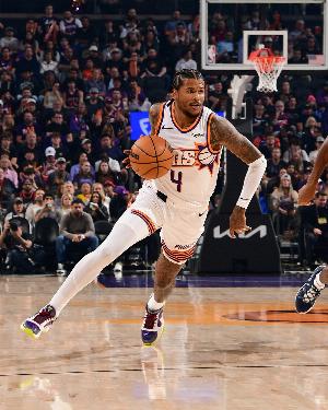 新的開始！杰倫·格林太陽首秀 半場16分2板2助 正負值+7全隊最高