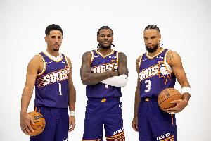 布克：格林上場能減輕所有人的壓力 他擁有非常高的天賦