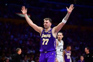 來(lái)自NBA官方的肯定！官方曬東契奇多項(xiàng)開(kāi)季豪華數(shù)據(jù)！