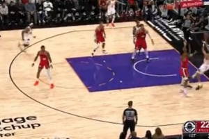 標志性動作！布克底線單吃對手 后轉(zhuǎn)身翻身后仰跳投命中