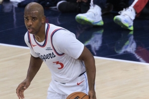 媒體人：這賽季被追身大帽&一步就過掉 保羅生涯接近尾聲了