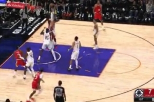 樣樣通！祖巴茨弧頂做軸策動攻勢 順下雙手補扣2分1板到手