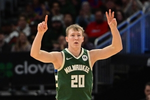 邦納：你不能放空AJ·格林 他給字母哥的突破創(chuàng)造空間