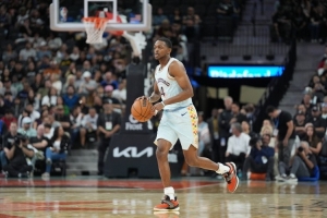 皮爾斯：馬刺該交易?？怂?他每場打35分鐘&影響年輕人發(fā)展