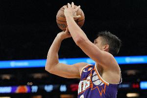 格雷森·阿倫這賽季場均16.6分4.9助1.6斷3.6記三分 均為生涯新高