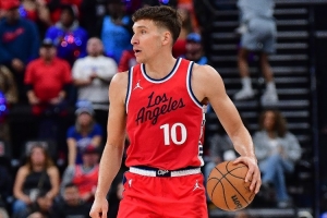 手感不佳！博格丹上半場5中1得到4分3板3助 三分3中0