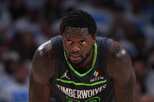 三雙到手！蘭德爾三節(jié)12中6拿到19分10板12助 但也有7失誤