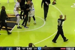 很不滿！戈貝爾補(bǔ)扣得手 爵士主帥進(jìn)場(chǎng)怒噴裁判無視前者犯規(guī)吃T