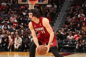 熱火記者：哈克斯左腳踝扭傷 球隊(duì)將在明天決定他的狀態(tài)