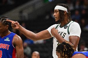 高炮臺！特納半場6中5高效拿到13分4板2斷1帽 次節(jié)獨(dú)得10分