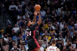 疑似受傷！鮑威爾半場僅出戰(zhàn)13分鐘 11投4中得11分2板2助