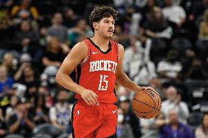 黑洞！謝潑德防守端連續(xù)犯錯 馬刺內(nèi)外開花予以懲戒