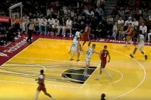 亂箭穿心！維金斯追身三分再進(jìn) 熱火單節(jié)命中第10記三分！