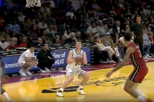 撿到寶！黃蜂34號秀卡爾克布倫納送大帽 4號秀克尼佩爾追身三分