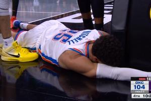 危險！威少被斷將空中的米切爾推翻在地 一級惡犯！