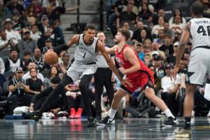 一場頂兩場??馬刺卡位戰(zhàn)拿下火箭升到西部第3 火箭連跌3位到第6