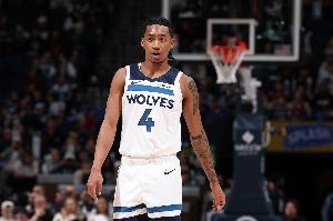 迪林厄姆：根據(jù)比賽時(shí)段去考慮自己出手還是為隊(duì)友創(chuàng)造機(jī)會(huì)