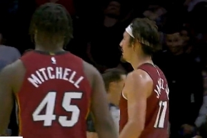 五佳球之一！哈克斯突破晃倒賽恩·詹姆斯 幾乎隔扣卡爾克布倫納