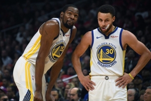 杜庫未來誰進(jìn)歷史前十？楊毅：現(xiàn)在他倆都進(jìn)不了 但關(guān)鍵球我選KD