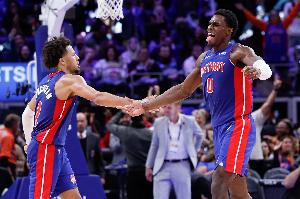 不懼包夾！康寧漢姆高拋助飛杜倫空接暴扣