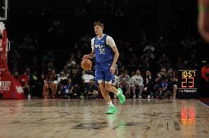 不溫不火！弗拉格10中5拿到12分6板2助1斷1帽 下半場僅2分