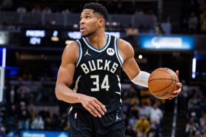 41分15板9助！特納：字母哥總被忽視 因?yàn)槿藗兞?xí)慣他打出這種表現(xiàn)