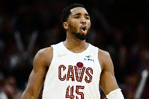 想carry一下！米切爾第三節(jié)單節(jié)12中5砍15分&有3搶斷 前三節(jié)24分