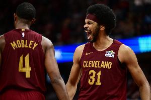 輕輕松松！騎士雙塔皆砍下兩雙：小莫布里18+10&阿倫16+14