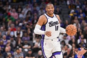 力戰(zhàn)舊主！威少外線開炮三分命中 三節(jié)已砍21分外加6板8助