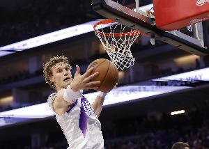 狀態(tài)糟糕！馬爾卡寧半場9中2僅拿6分2板1助2斷 正負(fù)值-22