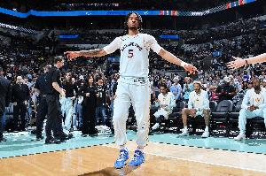 恐怖的沖擊力！卡斯爾后排插上補籃得分