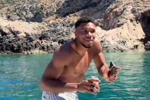 休賽期正在度假的字母哥 看著真開心??！