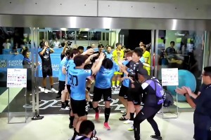 是熱血少年漫的結(jié)尾！高井幸大加盟熱刺，隊(duì)友球迷為其盛大送行