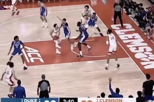 上能領防小后衛(wèi)，下能頂防大中鋒！庫珀弗拉格大學防守集錦！