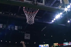 天選之子！老詹高中時的組織、終結(jié)和防守簡直就是同齡人降維打擊