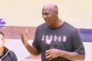 絕對自信！小球迷問喬丹單挑打得過詹姆斯嗎？喬丹：沒問題！