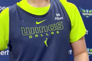 和佩奇去游樂園玩？李月汝：真的很開心??但我只敢玩兒童項(xiàng)目！