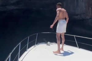 光膀子的字母哥 身材比例跟跟腱看著更恐怖了！