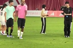 自己忍不住笑了??！亞馬爾一頓操作猛如虎，最后射門高射炮