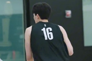 ??楊瀚森訓(xùn)練DAY3視頻來(lái)咯！網(wǎng)友：亞洲杯我讓周琦打封閉上場(chǎng)！