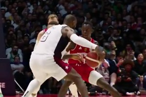 慢鏡回看詹姆斯最后時(shí)刻單挑施羅德，滿滿都是細(xì)節(jié)