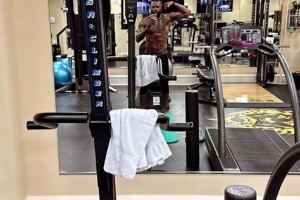 這是40歲的肌肉線條？真自律！詹姆斯曬休賽期最新訓練動態(tài)~