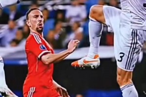 直接愣在原地！這一刻，仿佛已經(jīng)能感受到梅西的緊張了！