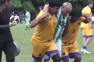 人間自有真情在？那你就錯了！秘魯比賽的幽默一刻！