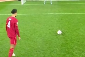 明知山有虎偏向虎山行！范戴克這腳點球罰的，真的太霸氣了！