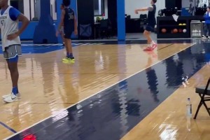 獨(dú)行俠狀元庫珀弗拉格即將迎來自己的首秀正在訓(xùn)練營揮汗如雨