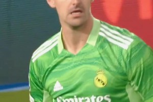 這都能??？庫爾圖瓦此前這次神撲，讓無數(shù)切爾西球迷絕望！