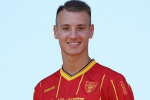 球員集錦：送去練級(jí)！從米蘭外租萊切的卡馬達(dá)未來可期