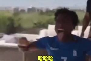 笑死！字母哥大屁股把椅子坐壞了！一旁甲亢哥大吃一驚????